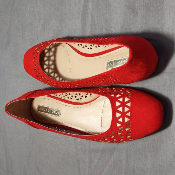 Tahari INNSIDE Suede Red Ballet Flat Slip On Shoe Size 6 ~ Almost New, see pics - Picture 7 of 10
